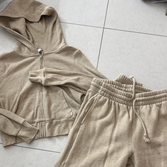 ARITZIA SET - Picture 2 of 6